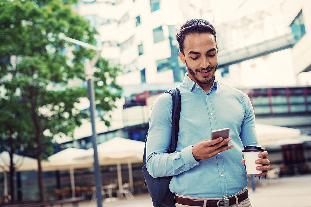 Man changes his smartphone to English to learn the months of the year.